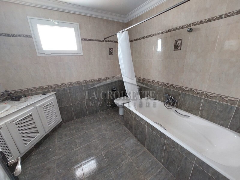 Villa S+4 avec piscine à Gammarth